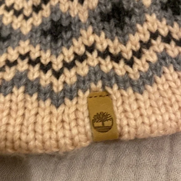 TIMBERLAND POM POM HAT . Very good condition - Picture 6 of 9